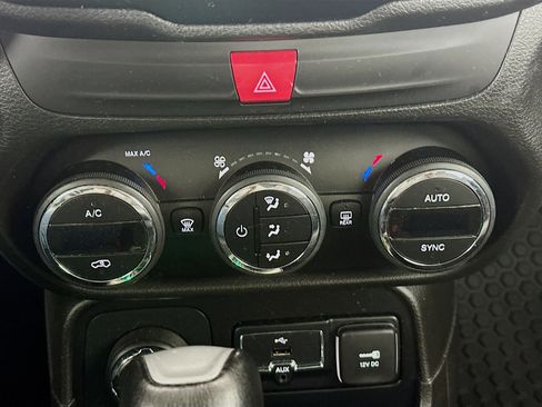Used 2017 Jeep Renegade Trailhawk AWD/4WD image 22
