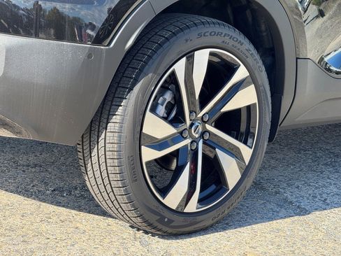 New 2026 Volvo XC40 B5 Ultra w/ Protection Package Premier image 9