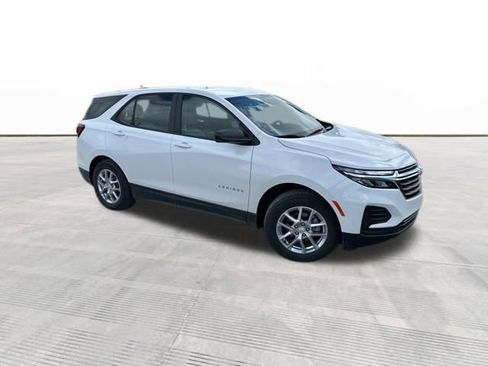 Used 2023 Chevrolet Equinox LS image 10