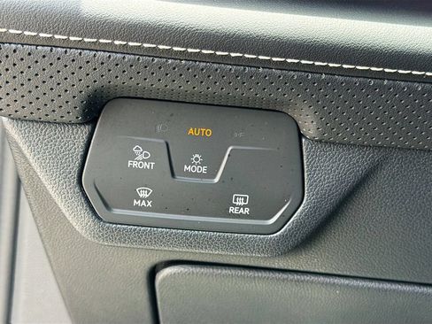 Used 2024 Volkswagen Atlas SEL Premium R-Line AWD/4WD image 37