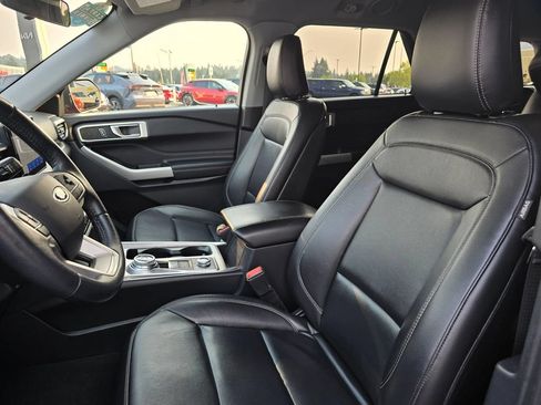 Used 2020 Ford Explorer XLT w/ Equipment Group 202A AWD/4WD image 13