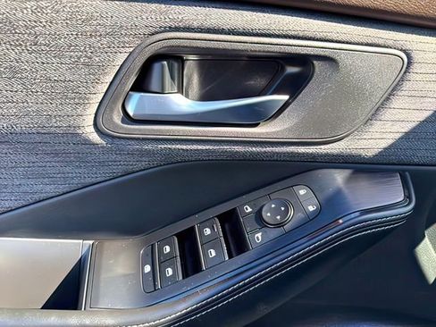 Used 2021 Nissan Rogue SV image 19