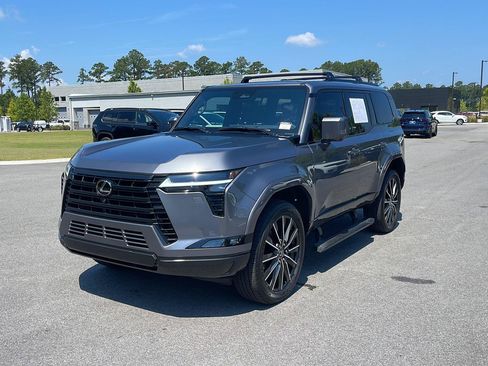 Used 2025 Lexus GX 550 w/ Accessory Package (2T) AWD/4WD image 3
