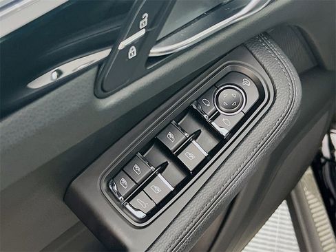 Used 2022 Porsche Macan Base image 20