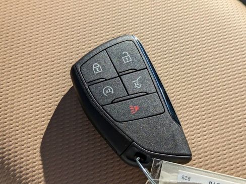 New 2025 Chevrolet Equinox ACTIV w/ Safety and Technology Package FWD image 29