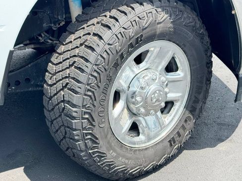 Used 2024 RAM 2500 Tradesman w/ Chrome Appearance Group AWD/4WD image 12