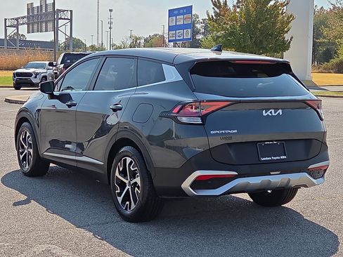Used 2024 Kia Sportage EX FWD image 4