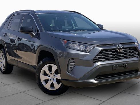 Used 2020 Toyota RAV4 LE FWD image 3