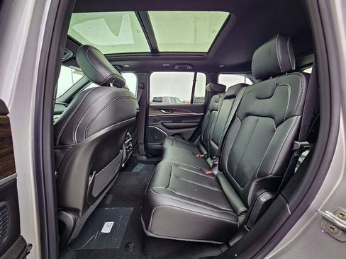 New 2026 Jeep Grand Cherokee Limited w/ Limited Altitude Package AWD/4WD image 34
