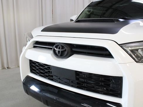 Used 2021 Toyota 4Runner TRD Off-Road Premium w/ Moonroof Package AWD/4WD image 32