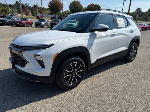 Used 2024 Chevrolet TrailBlazer ACTIV w/ Driver Confidence Package image 1