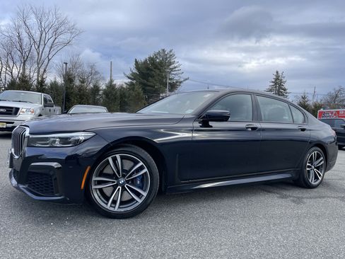 Used 2022 BMW 750i xDrive w/ Luxury Rear Seating Package image 36