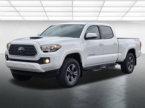 Used 2019 Toyota Tacoma TRD Sport AWD/4WD image 2