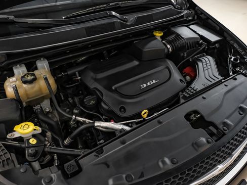 Used 2017 Chrysler Pacifica Touring-L FWD image 47