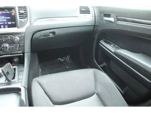 Used 2022 Chrysler 300 Touring w/ Sport Appearance Package image 19