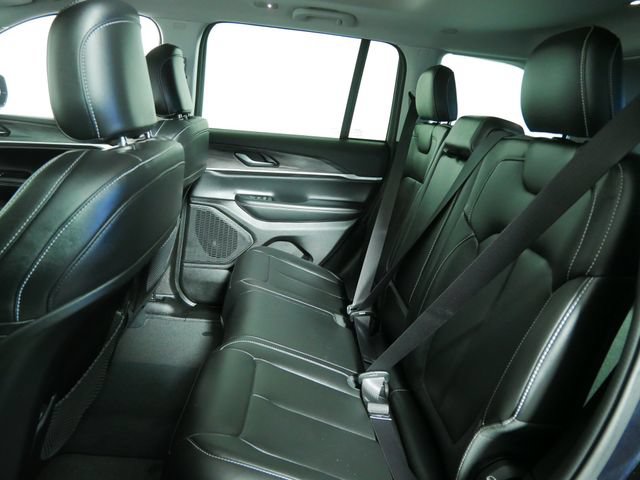 Used 2023 Jeep Grand Cherokee Limited w/ Trailer Tow Prep Group (B) AWD/4WD image 18