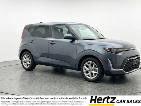 Used 2025 Kia Soul LX w/ LX Technology Package FWD image 1