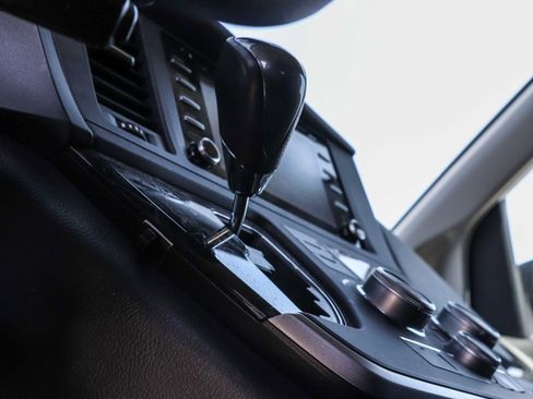 Used 2020 Toyota Sienna SE w/ Nightshade Edition FWD image 19