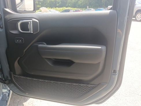 New 2025 Jeep Gladiator Sport image 26