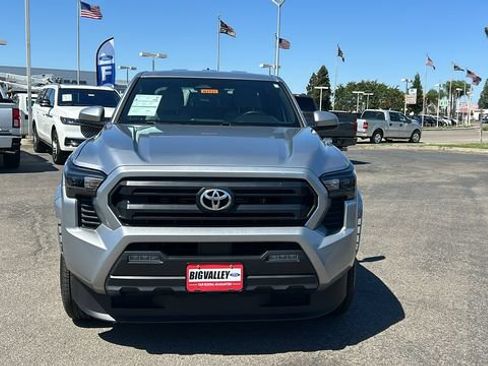 Used 2024 Toyota Tacoma SR5 AWD/4WD image 9
