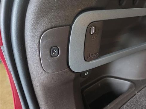 Used 2015 Jeep Cherokee Trailhawk w/ Comfort/Convenience Group image 20