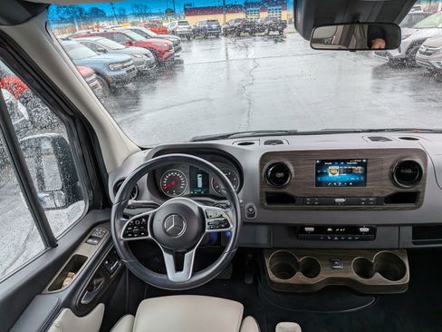 Used 2022 Mercedes-Benz Sprinter 144 Cargo image 15