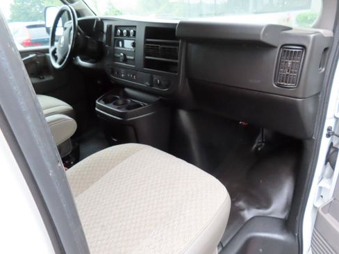 Used 2021 Chevrolet Express 2500 w/ Driver Convenience Package RWD image 19