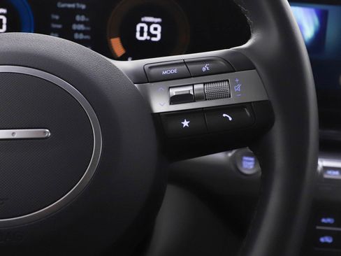 Used 2025 Hyundai Kona SEL image 24