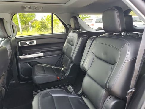 Used 2024 Ford Explorer XLT w/ Equipment Group 202A AWD/4WD image 10