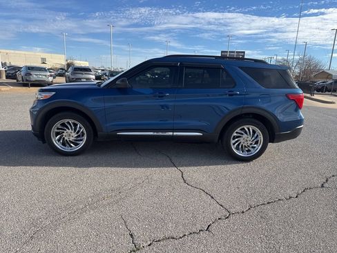 Used 2020 Ford Explorer XLT w/ Equipment Group 202A image 2