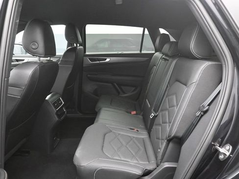 Used 2026 Volkswagen Atlas Cross Sport SE AWD/4WD image 7