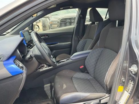Used 2020 Toyota C-HR XLE FWD image 9