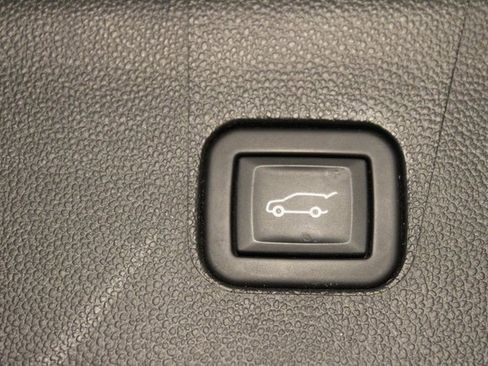 Used 2023 Buick Enclave Avenir image 17