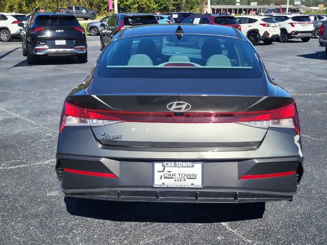 Used 2024 Hyundai Elantra SEL FWD image 3