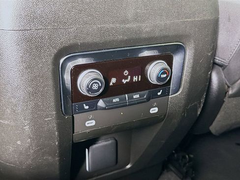 Used 2023 Chevrolet Suburban Premier RWD image 28