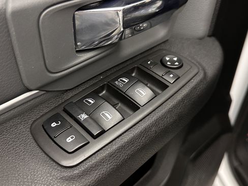 Used 2021 RAM 1500 Classic SLT RWD image 11