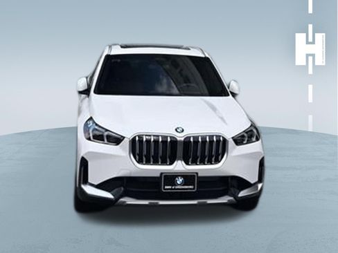 Used 2025 BMW X1 xDrive28i w/ Convenience Package AWD/4WD image 3