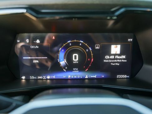 Used 2025 Chevrolet Colorado Z71 w/ Technology Package AWD/4WD image 14