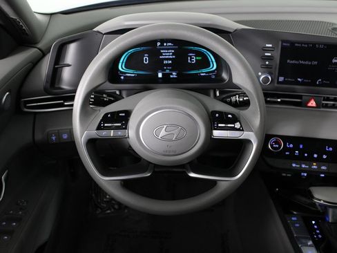 Certified 2026 Hyundai Elantra Hybrid FWD image 10