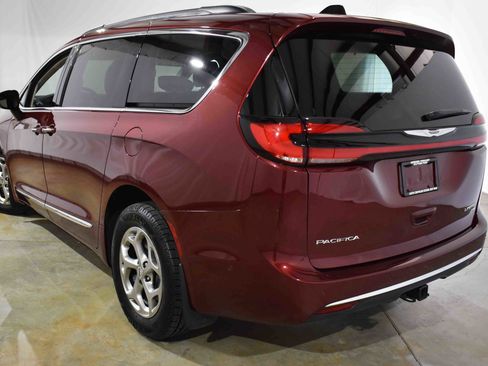 Used 2023 Chrysler Pacifica Limited w/ Trailer Tow Group image 7