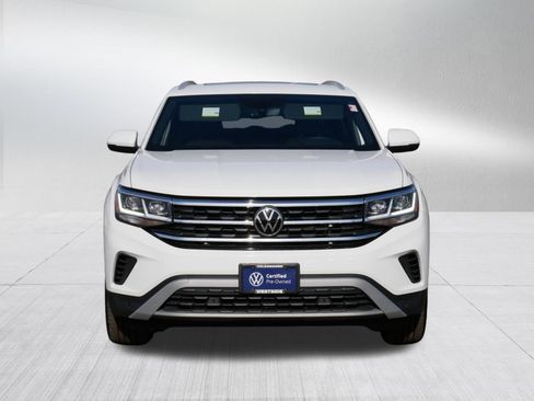 Certified 2022 Volkswagen Atlas Cross Sport SE w/ Panoramic Sunroof Package image 2