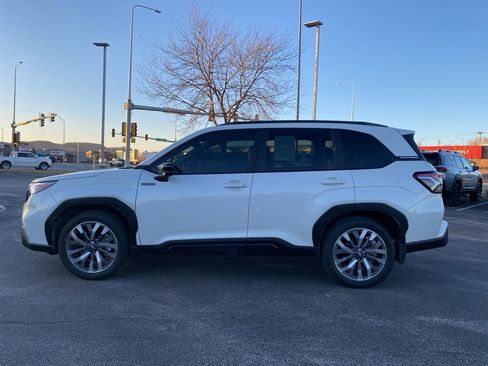 Certified 2025 Subaru Forester Touring w/ Touring Package image 4