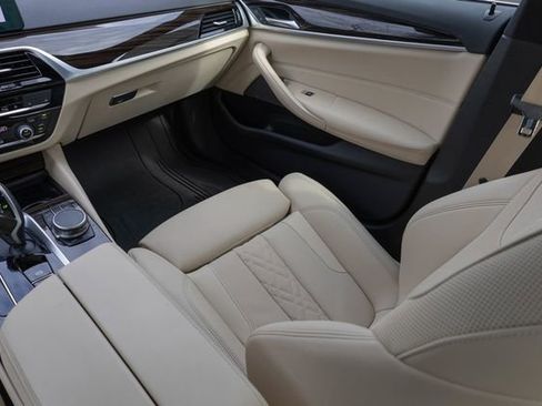 Certified 2023 BMW 530e xDrive w/ Premium Package image 26