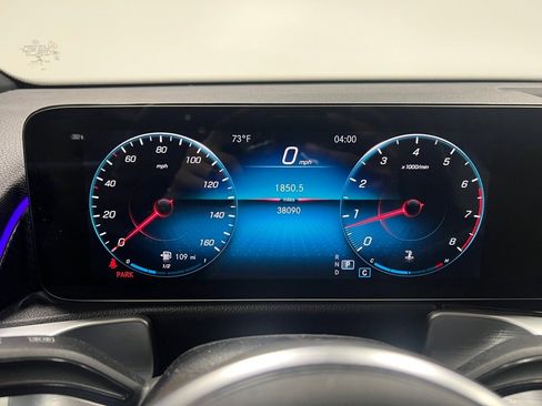 Used 2022 Mercedes-Benz GLB 250 4MATIC image 32