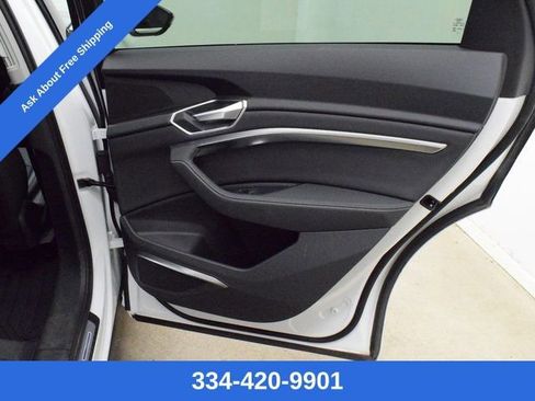Used 2021 Audi e-tron Premium Plus w/ Premium Plus Package image 21