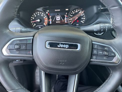 Used 2023 Jeep Compass Limited image 28