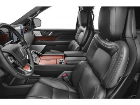 Used 2024 Lincoln Navigator Reserve image 12