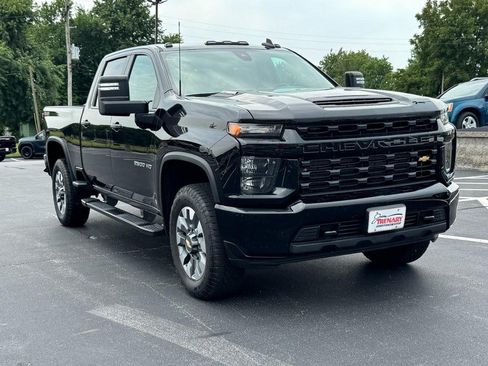 Used 2023 Chevrolet Silverado 2500 Custom w/ Custom Value Package AWD/4WD image 2