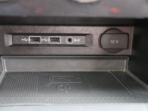 Certified 2020 Volkswagen Tiguan SE w/ Panoramic Sunroof Package image 19