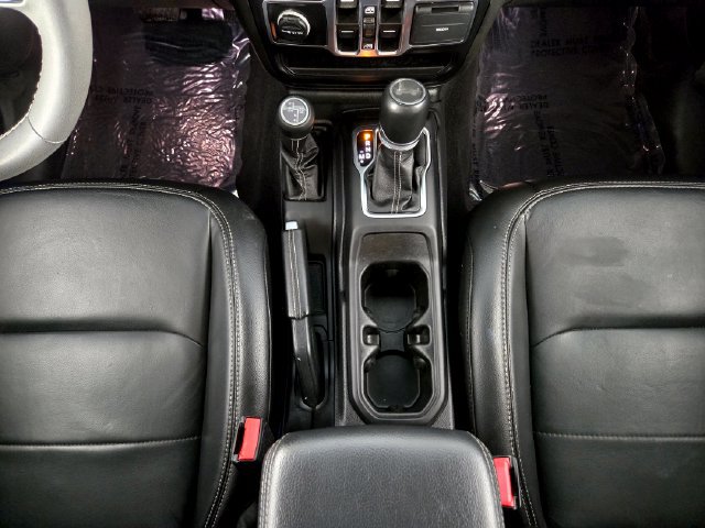 Used 2023 Jeep Wrangler Unlimited Sahara w/ Cold Weather Group AWD/4WD image 25
